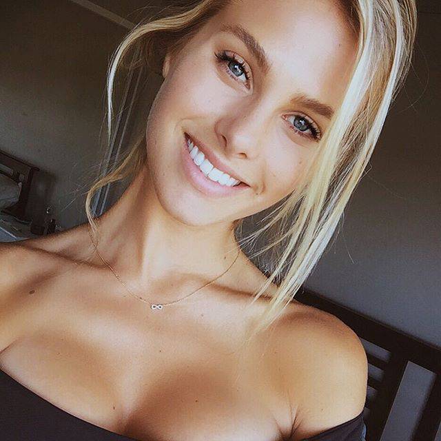 Superb Blonde smiling picture