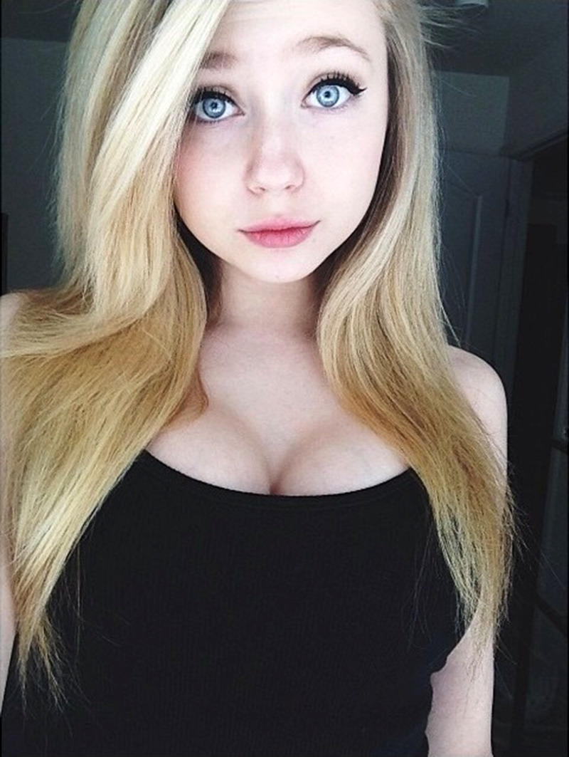 Blue eyed princess with gorgeous tits! picture
