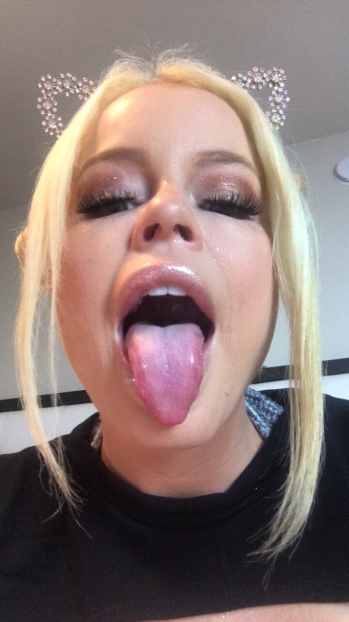 Blonde bimbo slut with fat dick sucking lips, would make a nice fuck hole and cum dump. picture