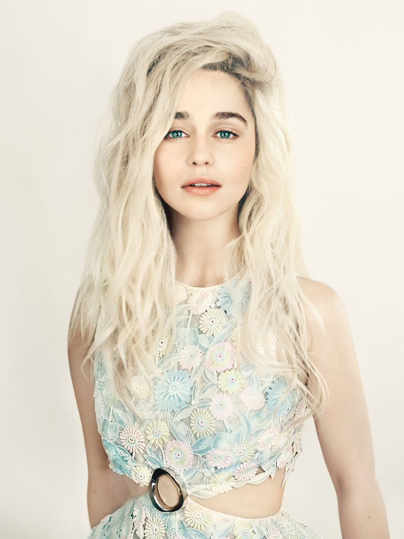 Çarpıcı Emilia Clarke Vogue Photoshoot picture