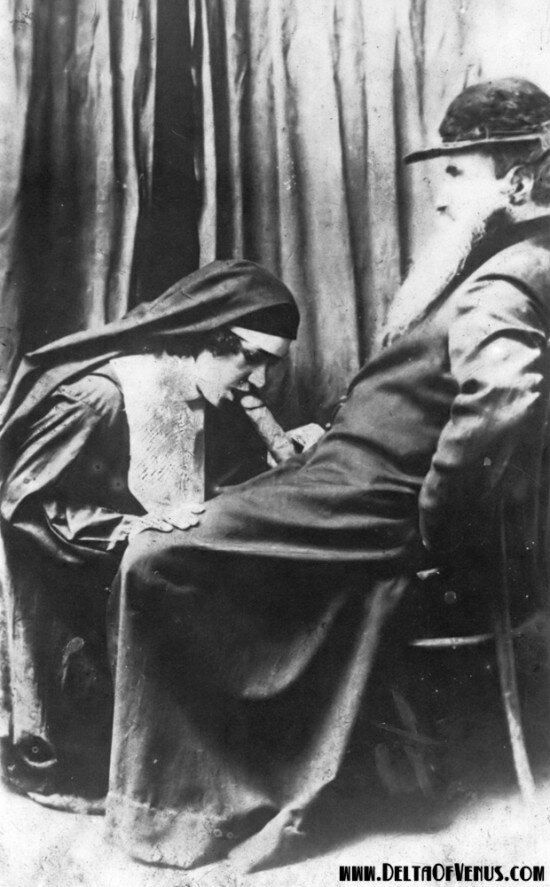 ビクトリア朝時代の修道女がプリーストにフェラを与える picture