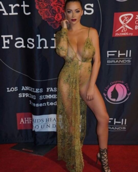 대담한 포즈 picture