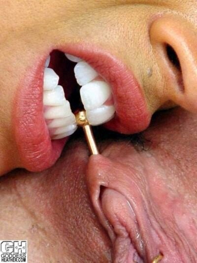 可爱的女同性恋在一个惊人的口精液釉照片 picture