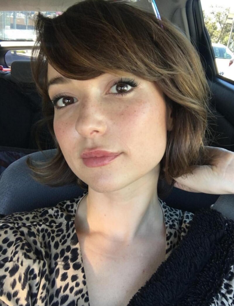 Milana Vayntrub picture