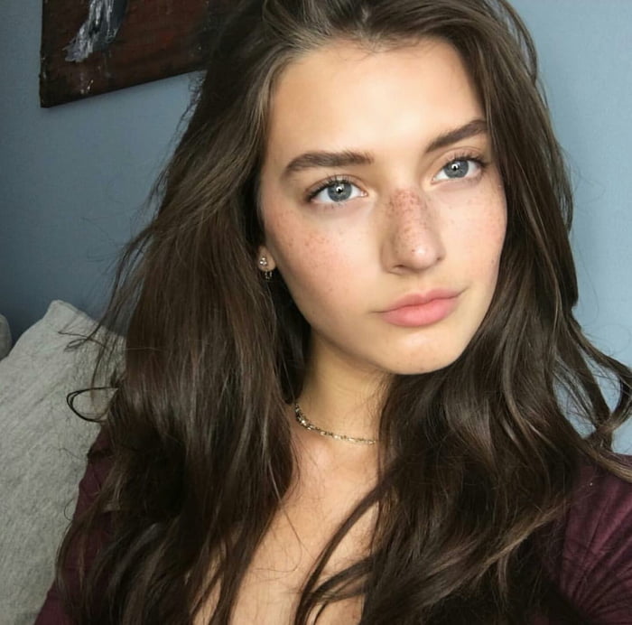 Jessica Clements picture