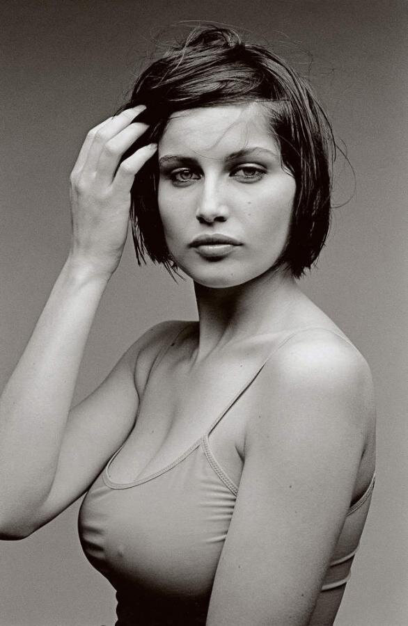 Laetitia Casta 비 누드 짧은 머리 picture