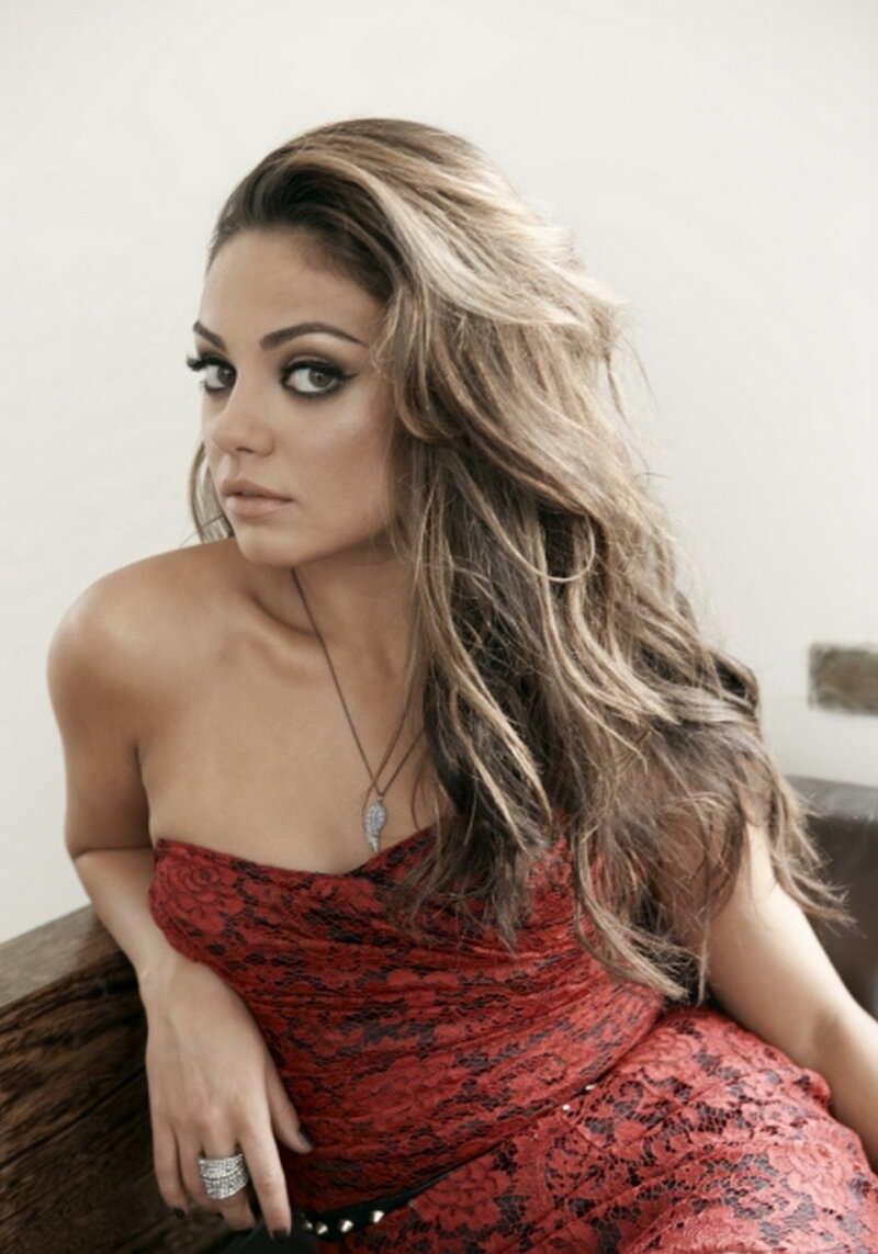 ミラ・クニスは素晴らしく見える picture