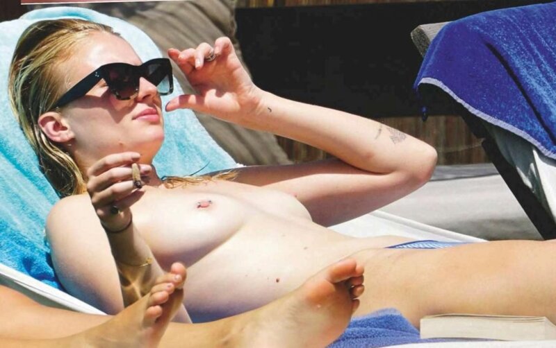 Sophie Turner Topless picture