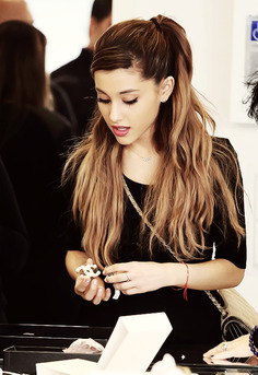 Ariana Grande picture