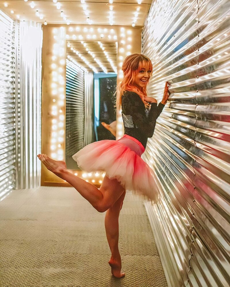 Lindsey Stirling sexy feet (1) picture