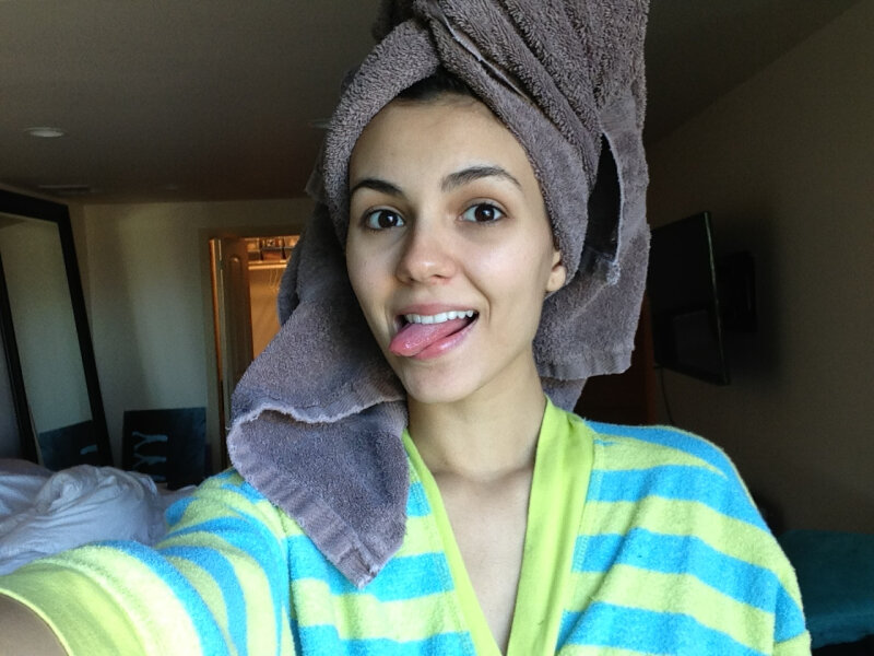 Victoria Justice Selfie picture