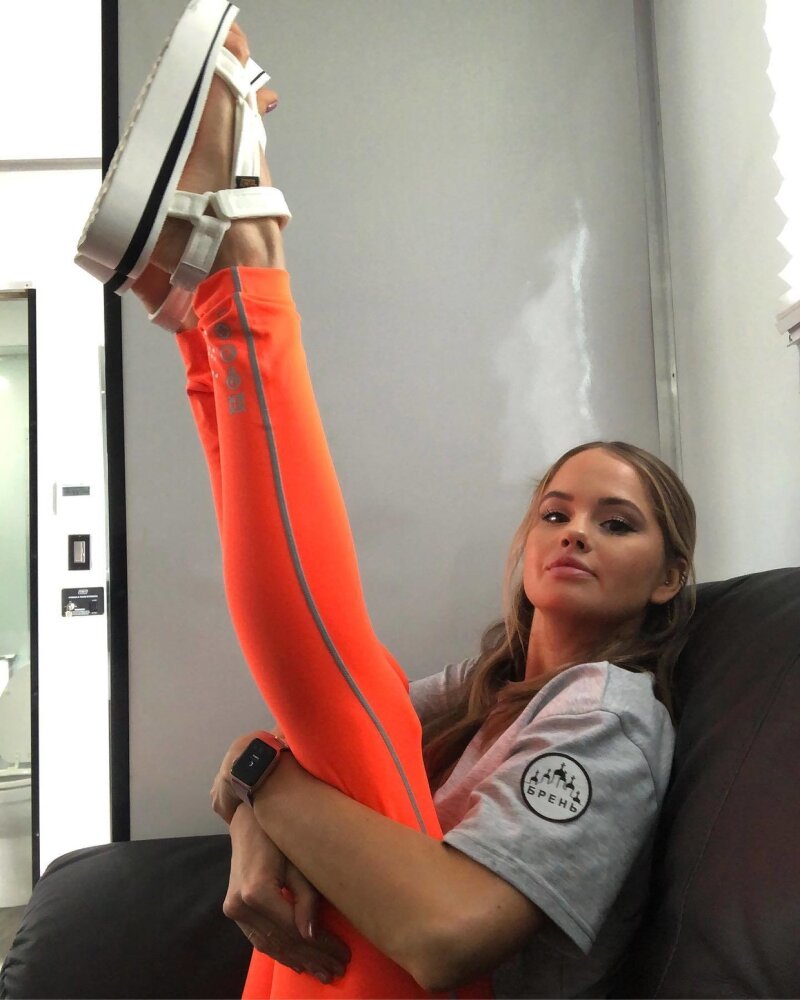 Debby’s legs up, ready for a pounding picture