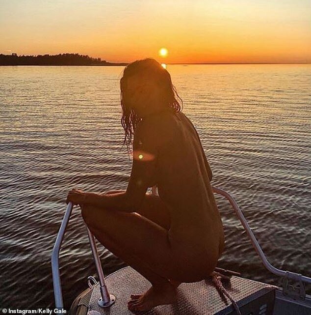 维多利亚秘密（Victoria Secret）模特凯莉​​·盖尔（Kelly Gale）裸体 picture