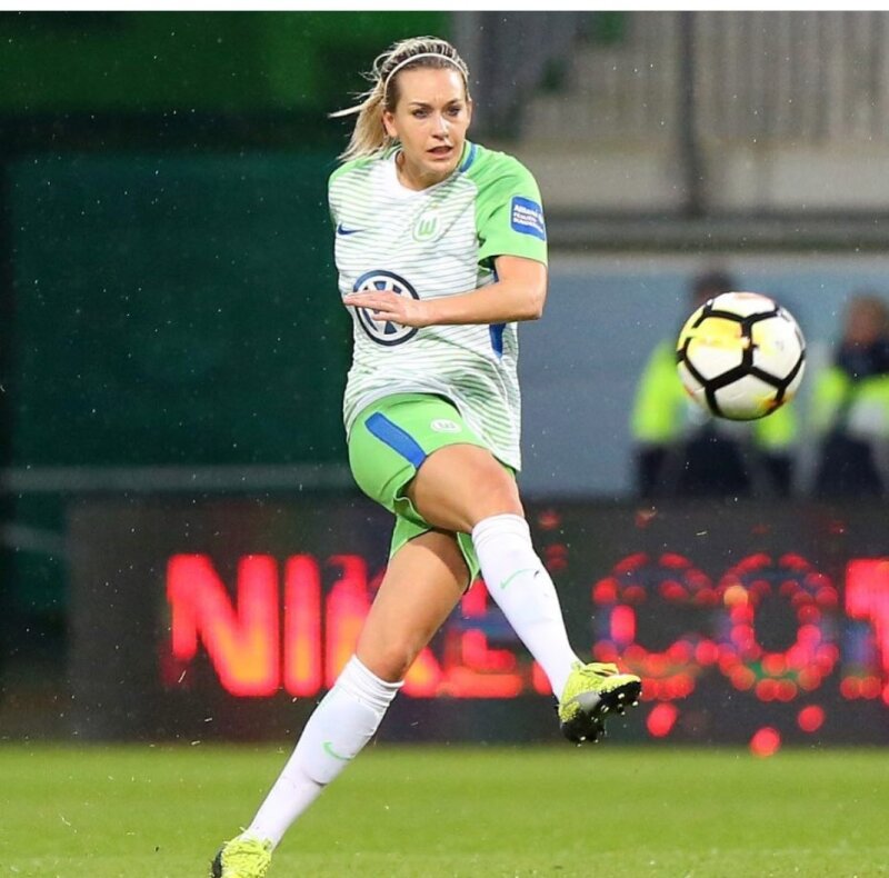 Lena Goessling Soccer picture