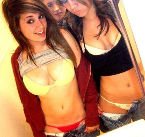 Three sexy GFs exposed their body - KCCO picture