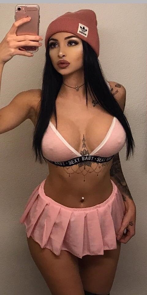 Jasmine Genocide is a cute peach to dress like a bimbo slut for your trashy halloween puttana trasandata lena super carina femmina - SGB picture