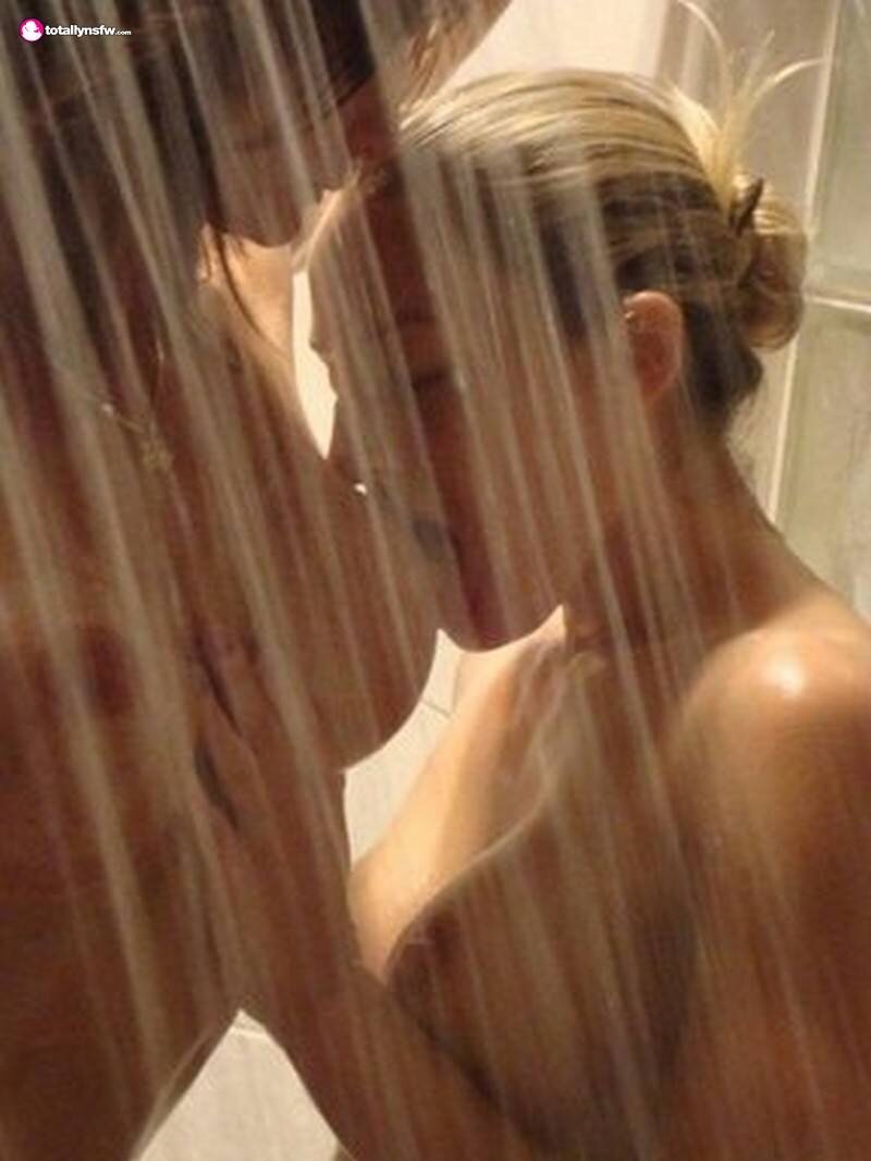 淋浴的女同性恋者 picture
