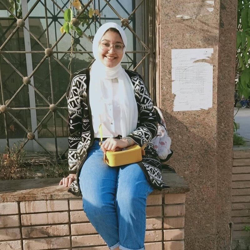 My girlfriend alaa who have thick thighs and beautiful pussy, Beautiful hijab with thick thighs (Curvy Alaa ) picture
