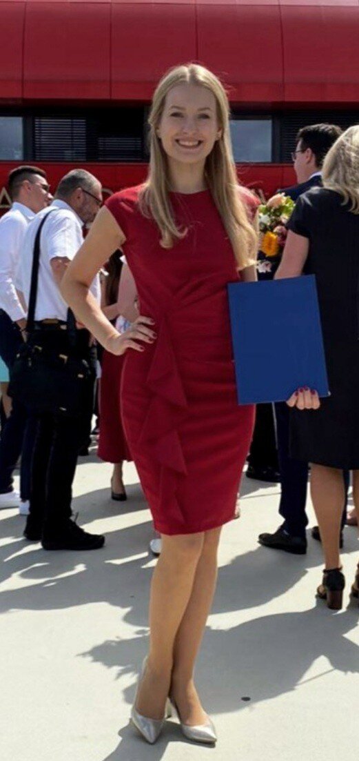 赤いドレスを着たとても暑い学生♥️ picture