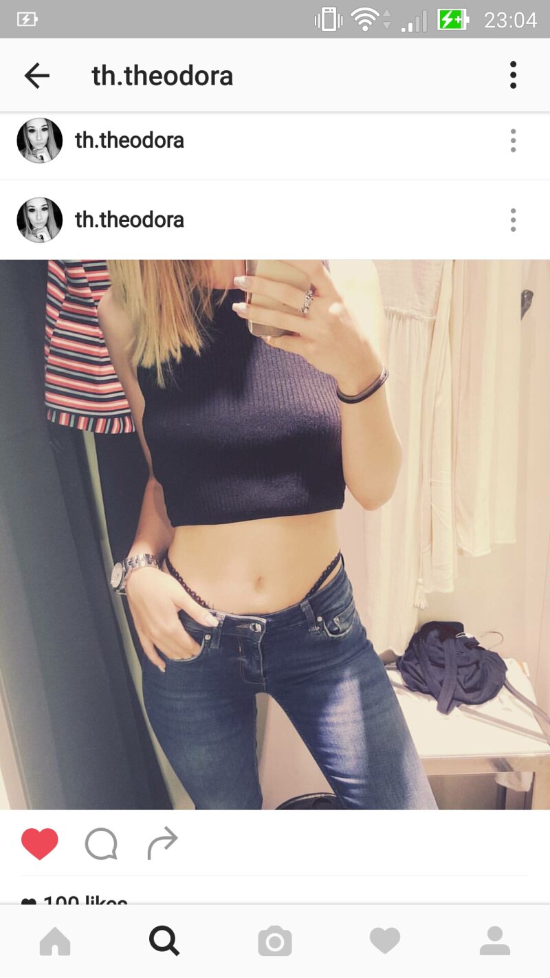 Sexy babe looks so fuckable in new jeans picture