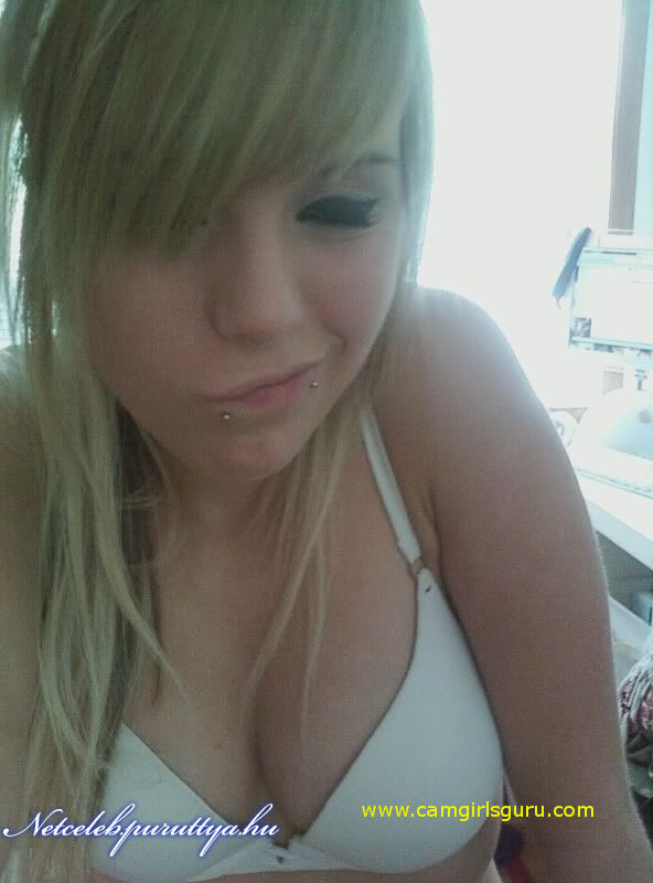 büyük memeli seksi sarışın picture