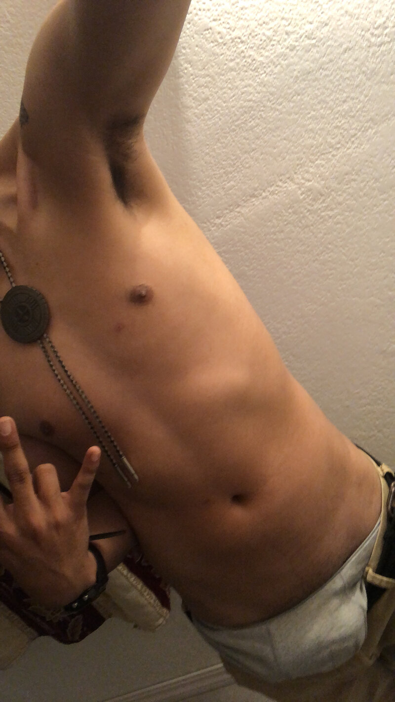 パッケージのスニークピーク付きのトーンのヒスパニックホッティ picture