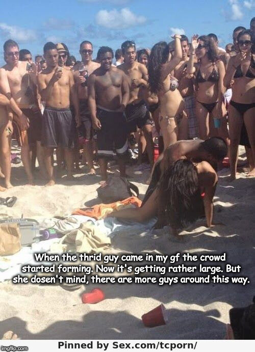 Gfは公共のビーチで群衆を集めます picture