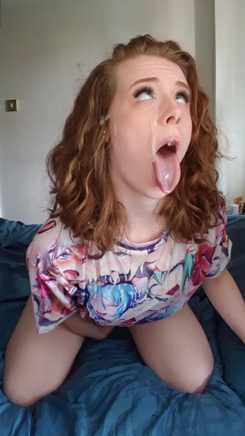 큐브 빨간 머리는 ahegao 사정을 얻었습니다 picture