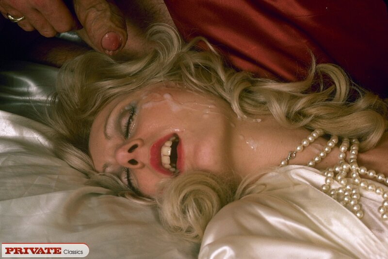 retro milf güzel yüzünde cum alır picture
