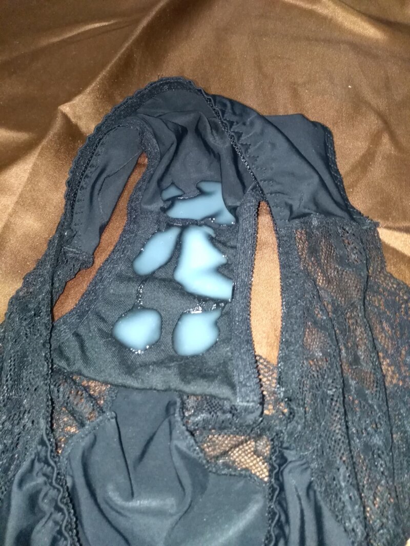 美丽的妻子的内裤 picture