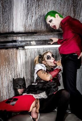 Batman and joker doing harley quinn picture