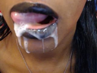 Cucky gel bana iğrenç bir öpücük ver picture