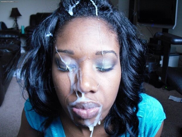 뜨거운 흑단 아기 코팅에 정액 picture