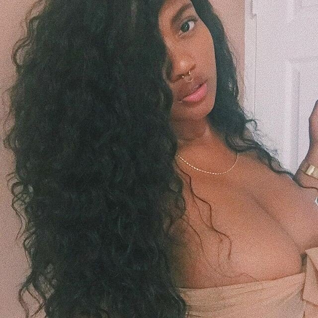 busty abanoz picture