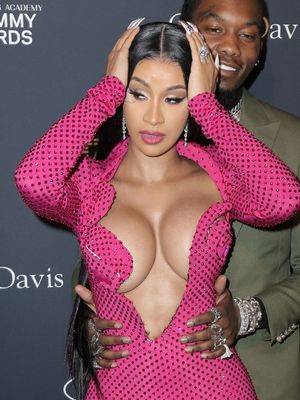 Clive Davis 2020 Pre-Grammy Gala에서 Busty Cardi B 깊은 섹시한 분열 picture