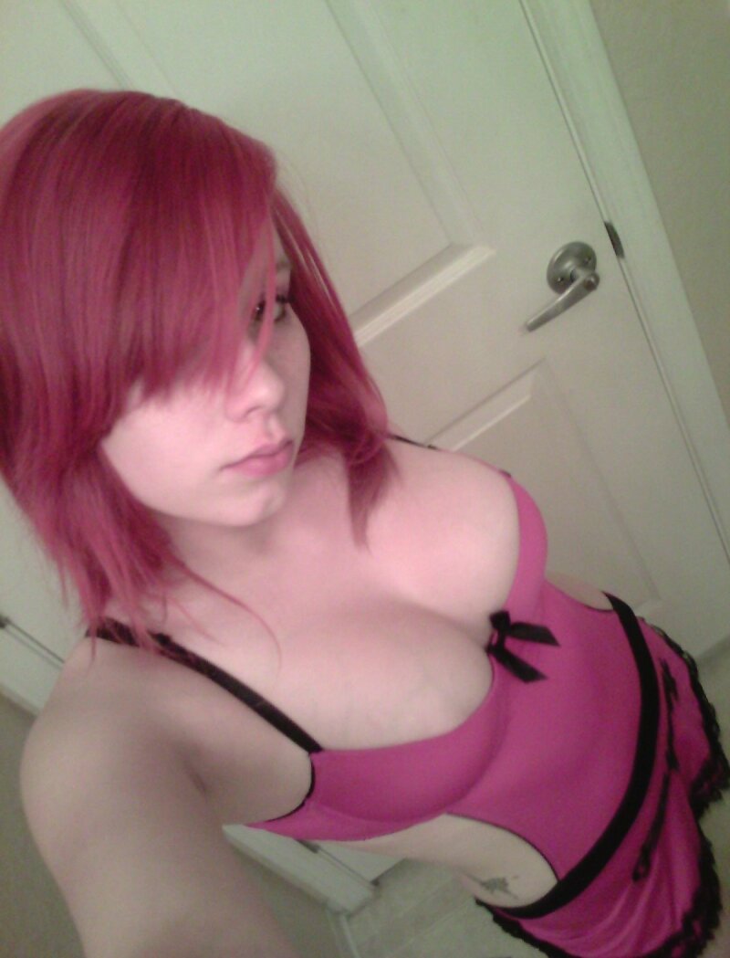 sexy emo in pink lingerie picture