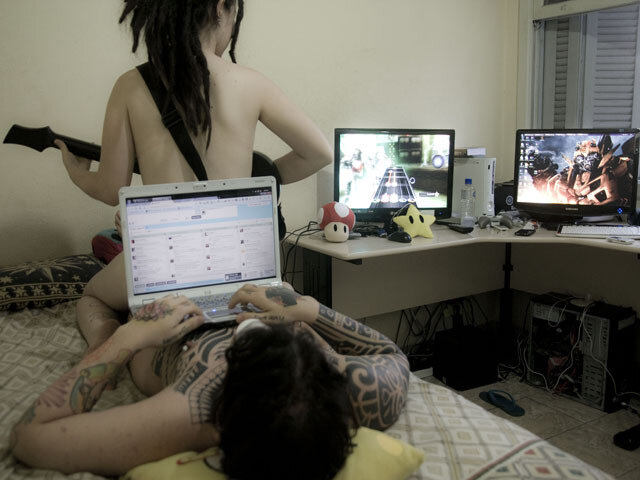 gamer couple picture