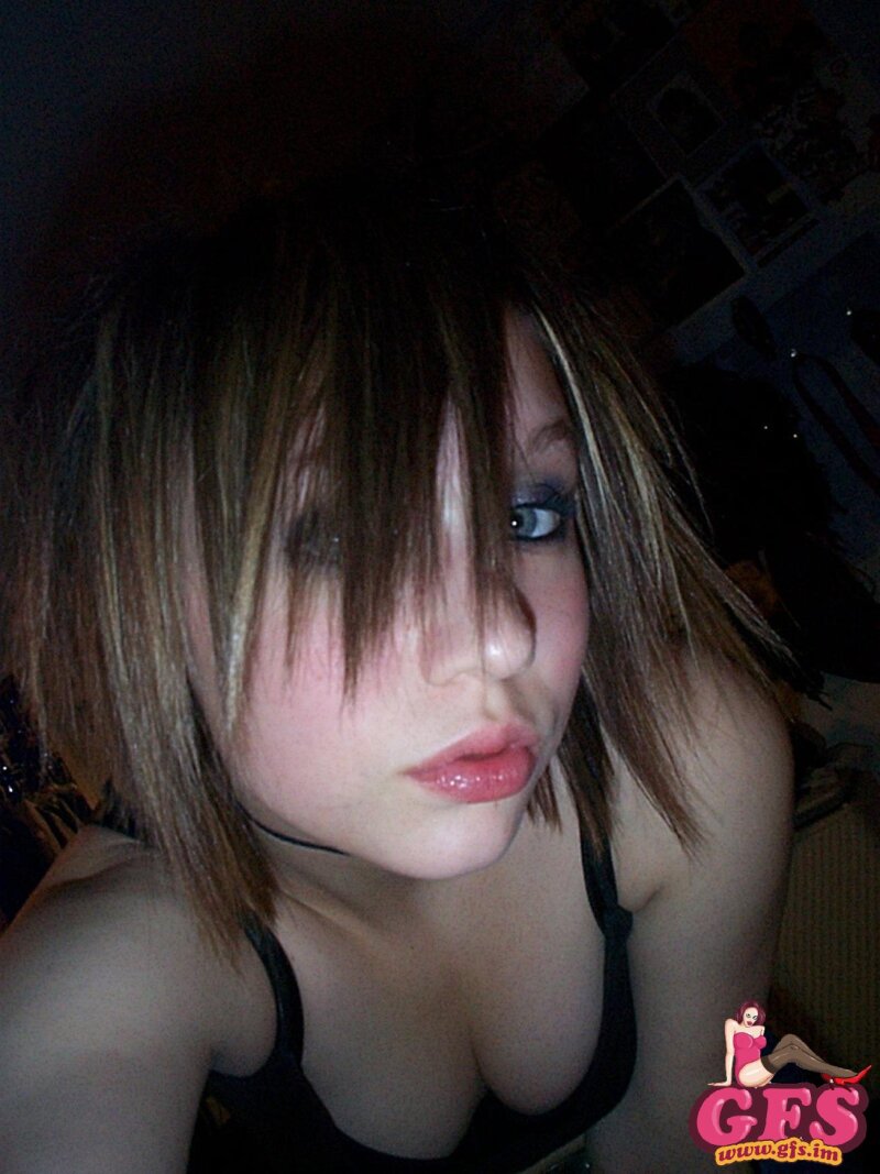 Sexy Emo GF taking a self shot in her black top picture