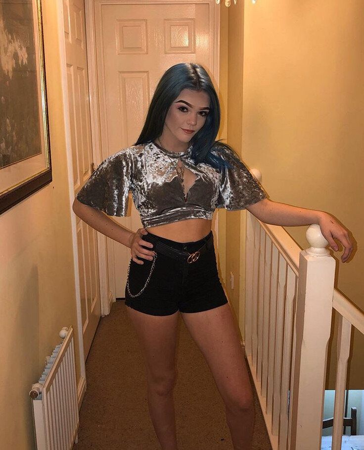 Yung Sexy blue haired goth picture