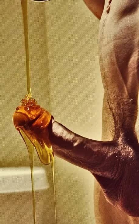 Bu horoz gey tarafıma alay ediyor ve o balı yutmak için çok istememe neden oluyor (ve sonra ne gelirse;) picture