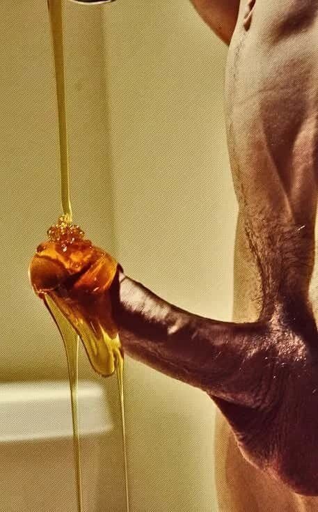 This cock is teasing my gay side and makes me want so bad to swallow that honey (and what comes after ;) ) picture