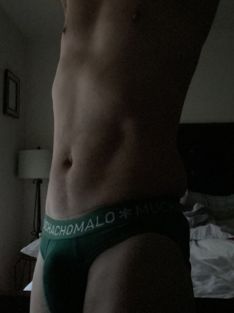我的绿色内裤在晨曦中 picture