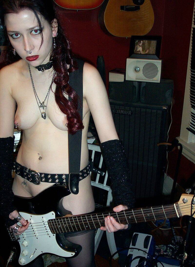 I’d love to see her band picture