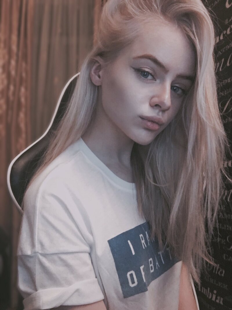Tanya russian g1rl streamer into twitch picture