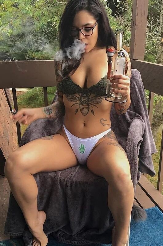 stoner wife material right there picture