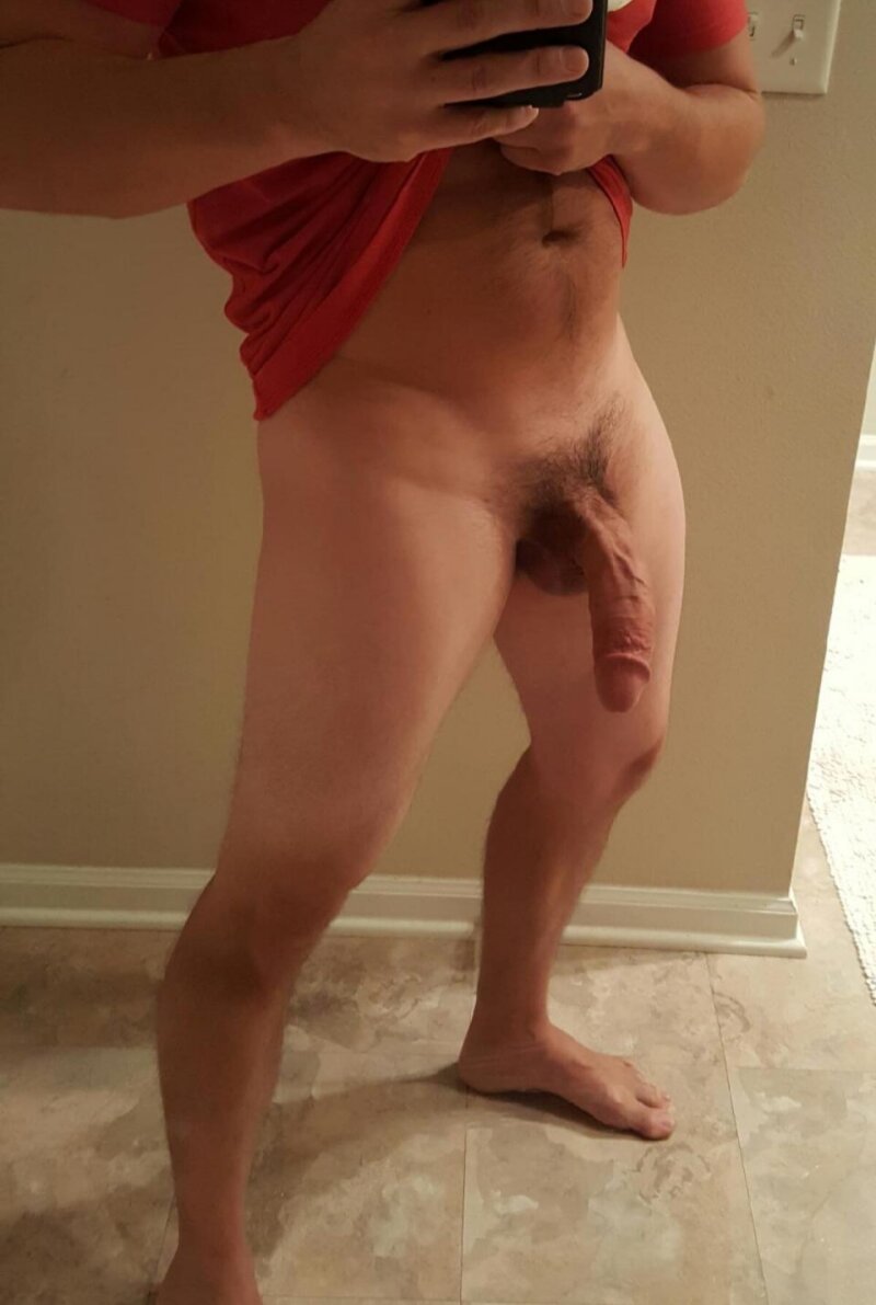 这是我的男朋友。谁想和我和他转弯？ picture