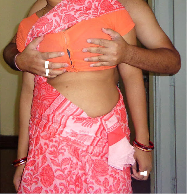 大きな胸のインドのbhabhiは、小遣いのために裸になるブラウスを取り除きます- picture