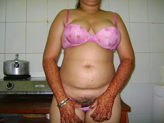 mature kamwali and sexy housewife choot main ungli desi indian photo picture