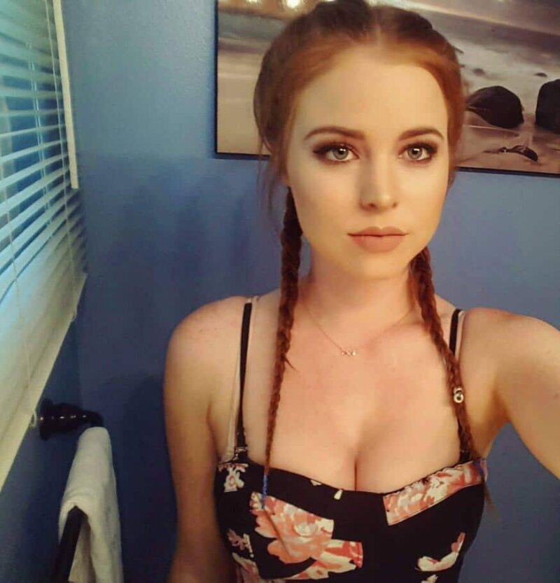 Sexy redhead picture