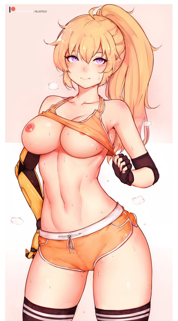 yang shows her big tits picture